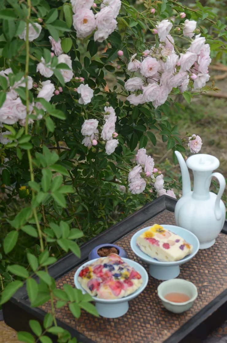 祭拜花神的香案：百花糕、香醴、馨香