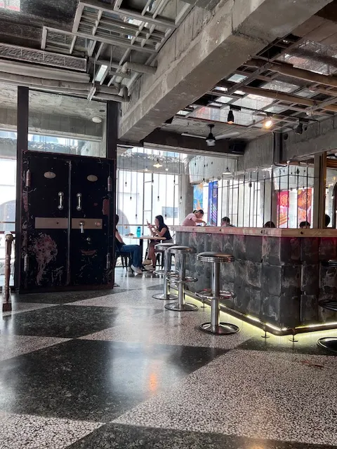 金屬門，photo by bookarchery