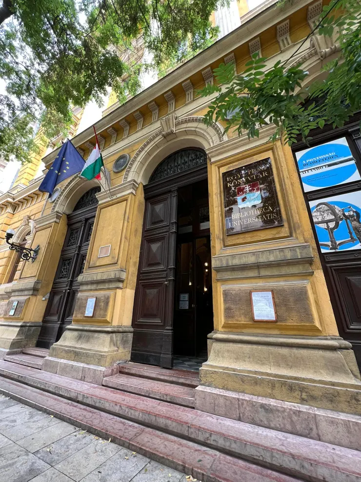 羅蘭大學圖書館大門