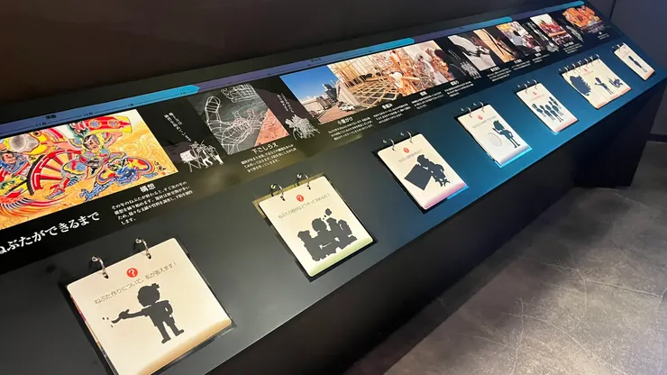 下方還設計了翻頁式問答卡,讓遊客以輕鬆方式了解小知識。