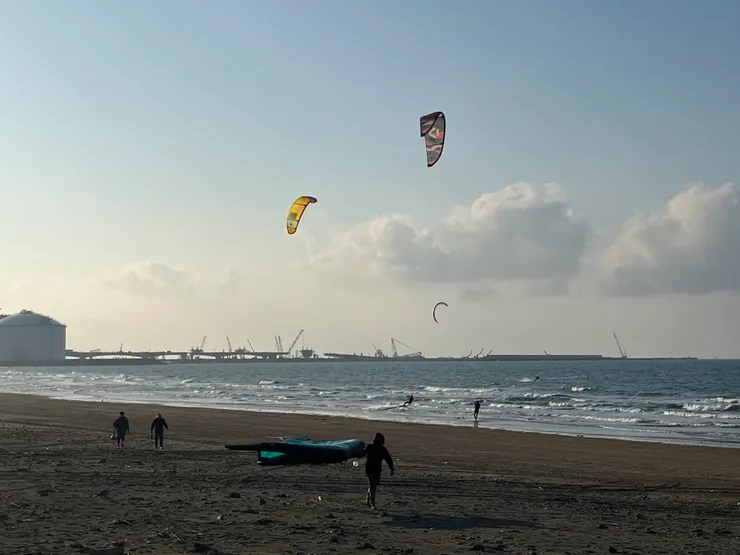 好奇兩個風箏不小心糾結會怎樣