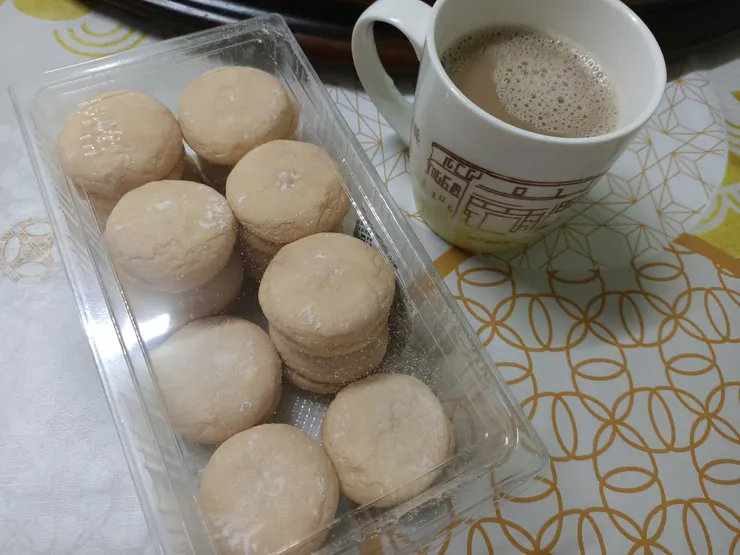 早餐！小妹說要吃牛粒，結果買到也不吃，只好由阿姨的肚子接收了🤣