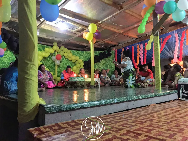 當時生日party的場景