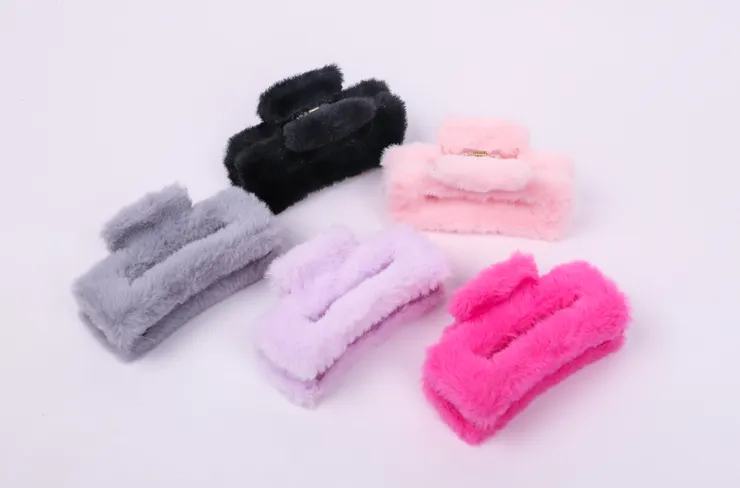 圖說：單筆滿額1,299元就送懶人毛毛夾或小幫手便利貼（擇一）。（資料來源：List.U）