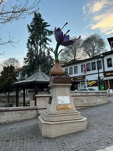 番紅花城的舊城廣場