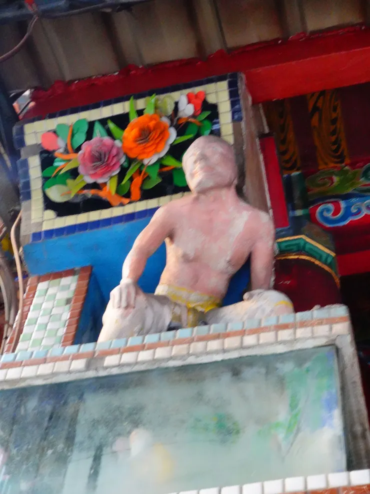 憨番扛廟角(有許多說法請GOOGLE)