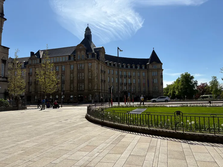 Banque et Caisse d'Epargne de l'Etat(銀行)