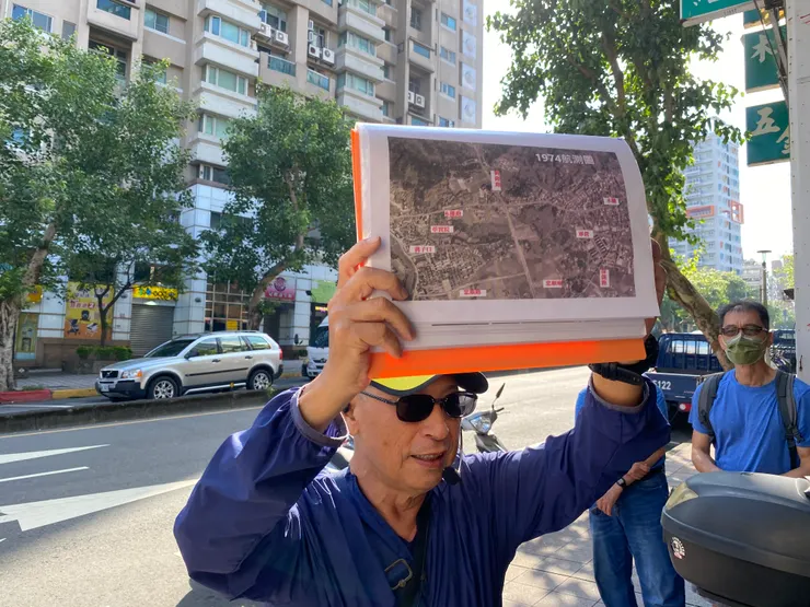 從1974年的航照圖可見到整地開路的情形