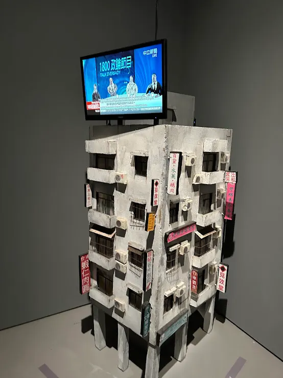 若說接近中午看展有什麼壞處的話,就是不斷看到台南蝦仁肉圓招牌，模型上有，影片也出現好多次