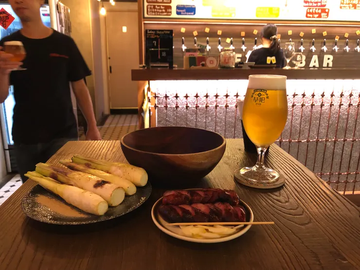 Learn Bar 學吧精釀有多樣餐食選擇，連烤茭白筍也有