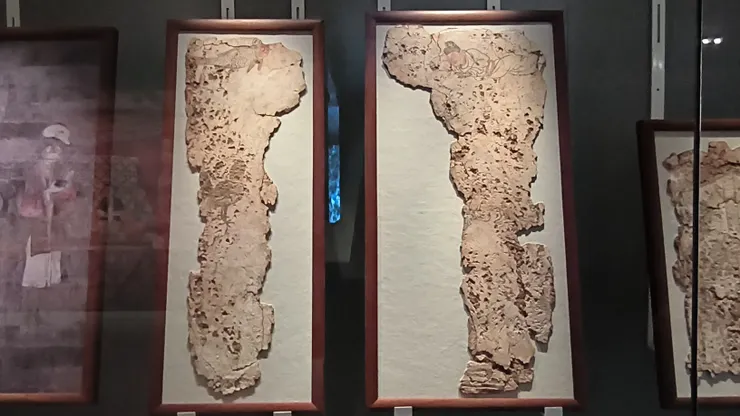 圖25 <<儀魚、伏聽、金雞、玉犬>> 北宋(1082) 出土2018年神木店塔鎮高氏家族墓 全圖 *儀魚、伏聽、金雞、玉犬屬於墓葬神煞,也是北宋墓葬壁畫中,神煞形象組合的核心,主要出現於庶民富戶中。/攝影©XIAN-YI 2023