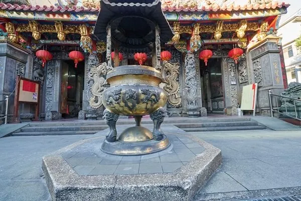 天公爐照應整間廟（圖片截圖於網路）