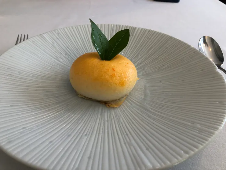 照片中二星米其林流沙包，真地秀色可餐