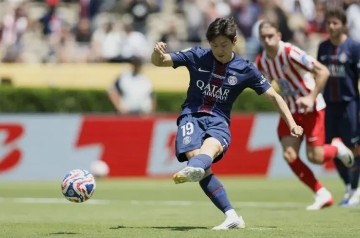 李康仁射入十二碼球助巴黎聖日耳門大勝4:0