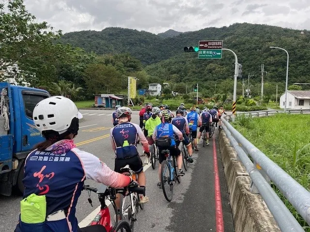 深深覺得這次的車衣蠻好看的