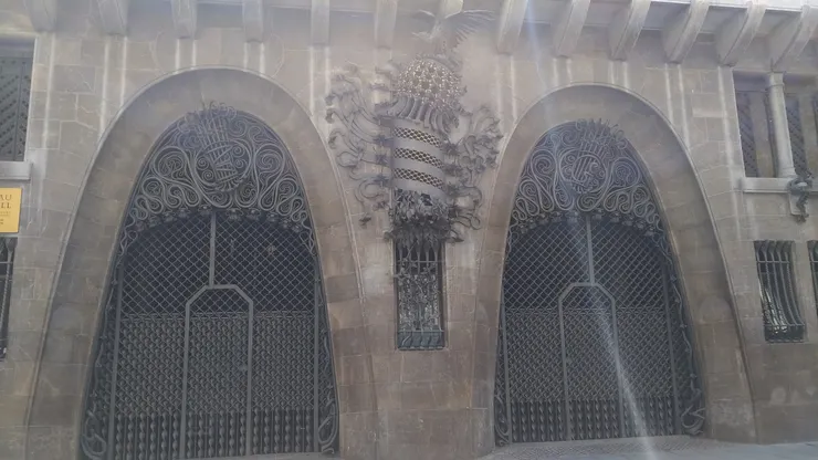 奎爾宮最讓人驚豔的是用了鍛鐵所做的裝飾