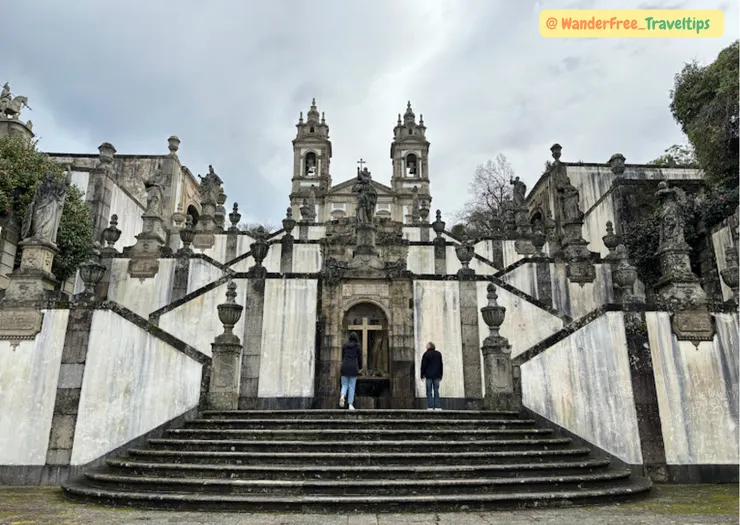 教堂前有名的三段之型階梯