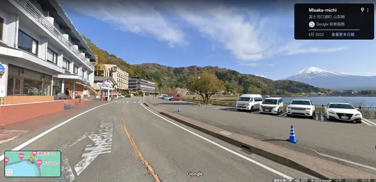 飯店門口穿過馬路即可下去湖岸(Google街景)