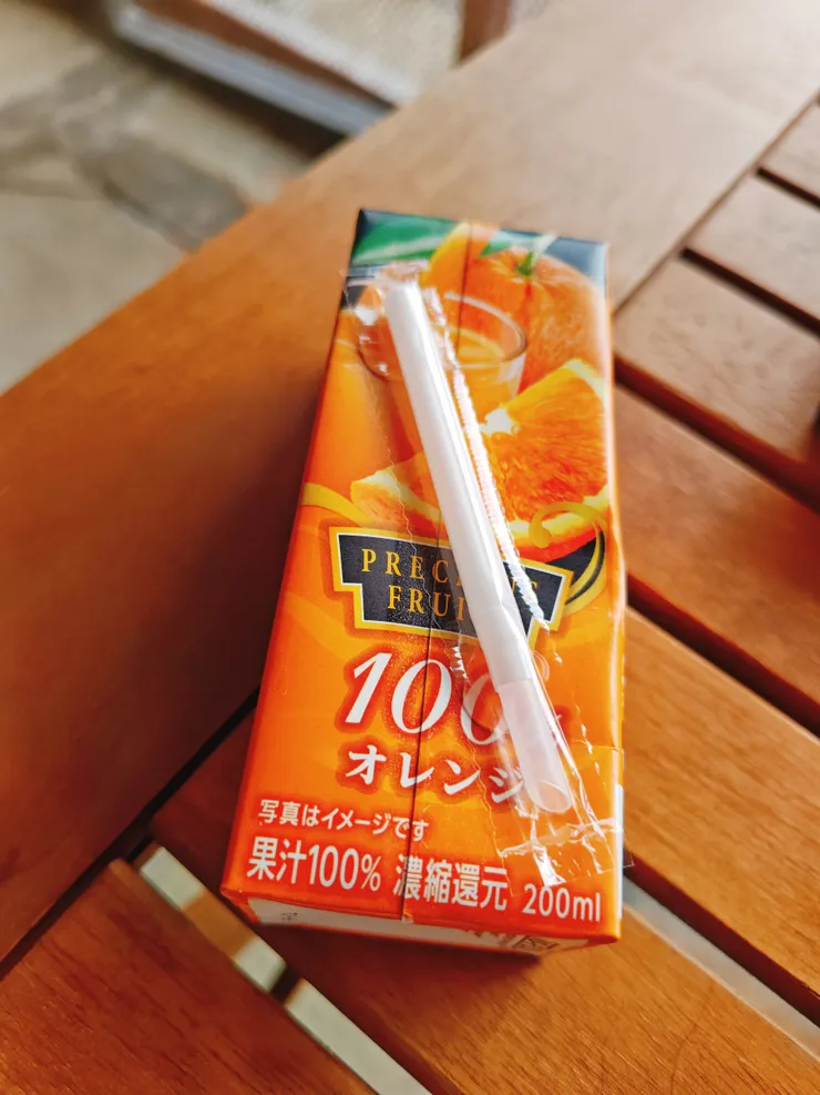 早餐附上柳橙汁