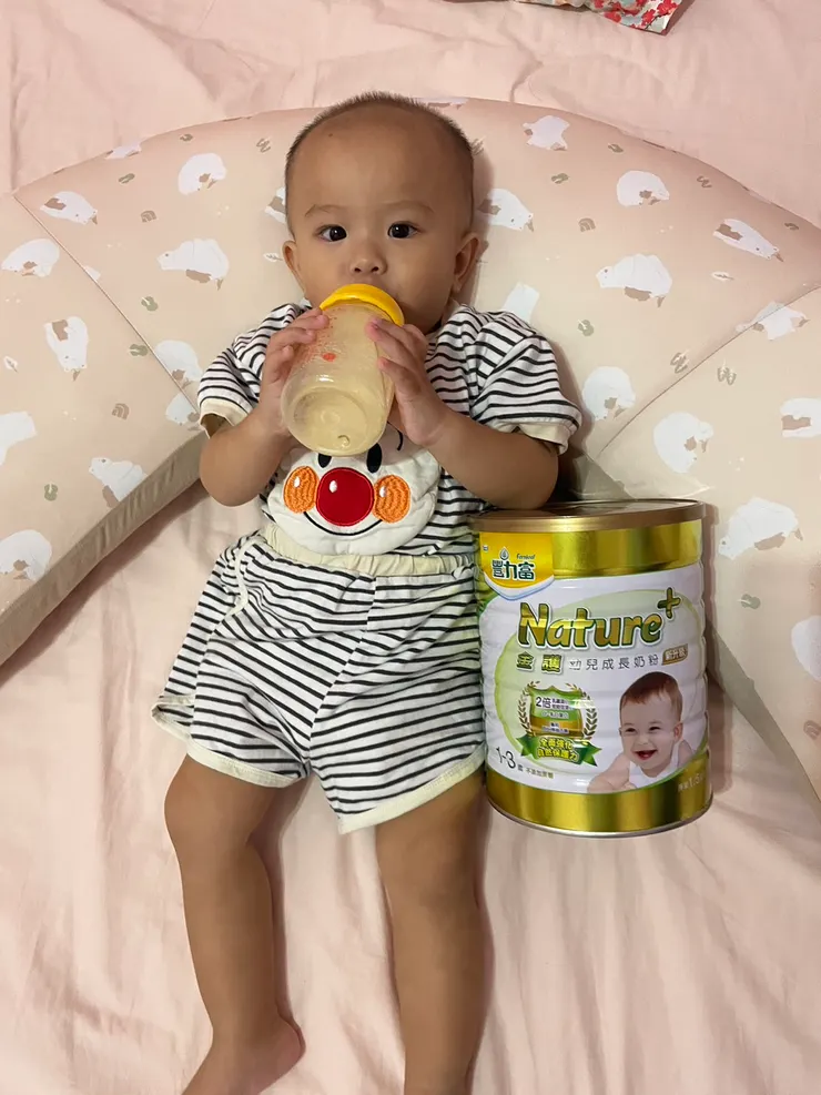 ▲再給豐力富奶粉一個機會,繼續試喝觀察寶寶狀況