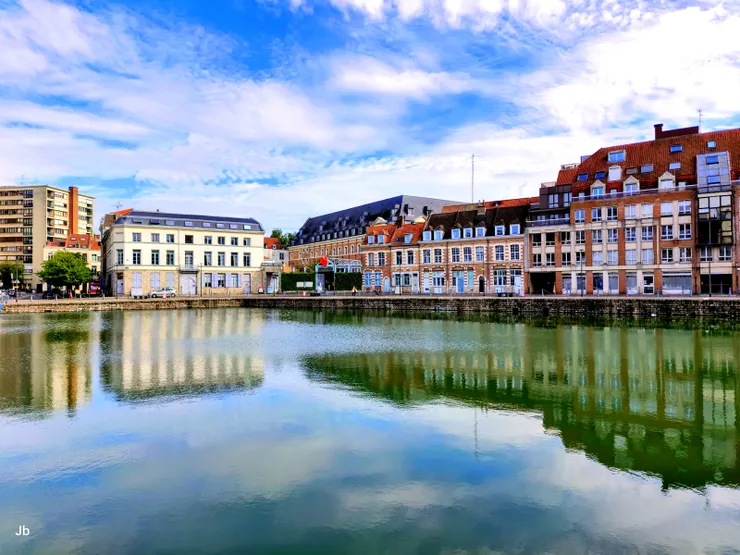 【前往大公園途中經過瓦爾特碼頭(Lille vue quai du wault)附近住宅區】
