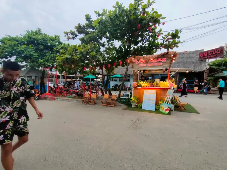 有健身器材的飲料店