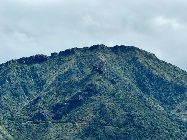 雷霆峰上遠眺茶壺山/劍龍稜方向