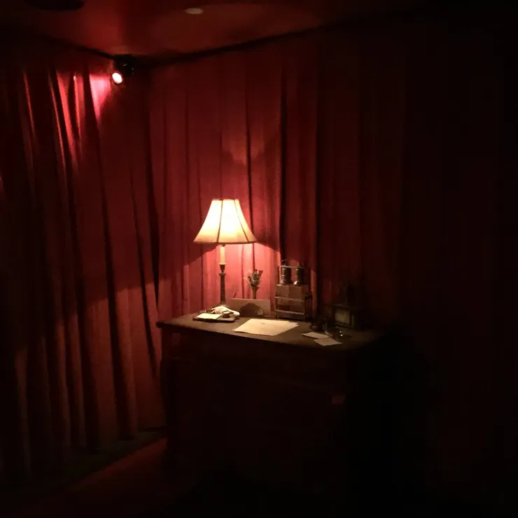 昏暗的場景讓人好想睡