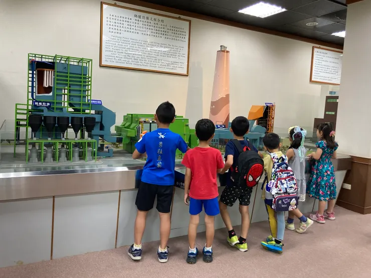 參與過發電廠的導覽，增加先備經驗。