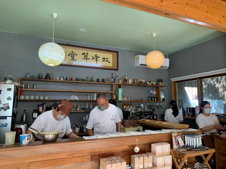 雙峰草堂店內人手大約五到六位，但訂單卻絡繹不絕，如果要享用可是要耐心等待