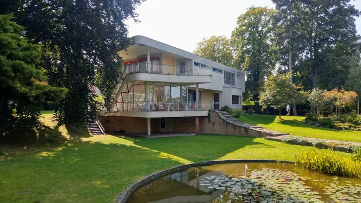 又被稱為義大利麵蒸汽船Nudeldampfer，因為業主施明克是義大利麵的老闆，以及建築本身有許多船的元素，如：圓窗、露台、流線型、長條狀