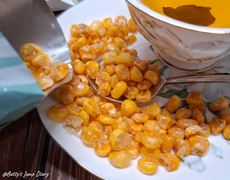 ▲【經脆脆】玉米粒X茉莉花口味 /圖片來源：Betty's Jump Diary