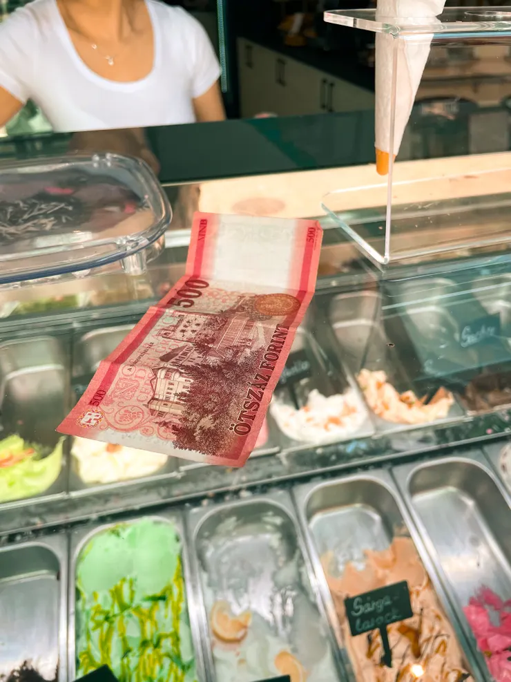 熱死人的天氣一定要吃一下冰淇淋啊! （ 生病也無法阻止我！😆）