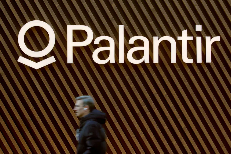 與眾多以消費者市場為導向的矽谷科技公司不同，Palantir 自成立以來便與政府和軍方緊密合作。來源：路透社。