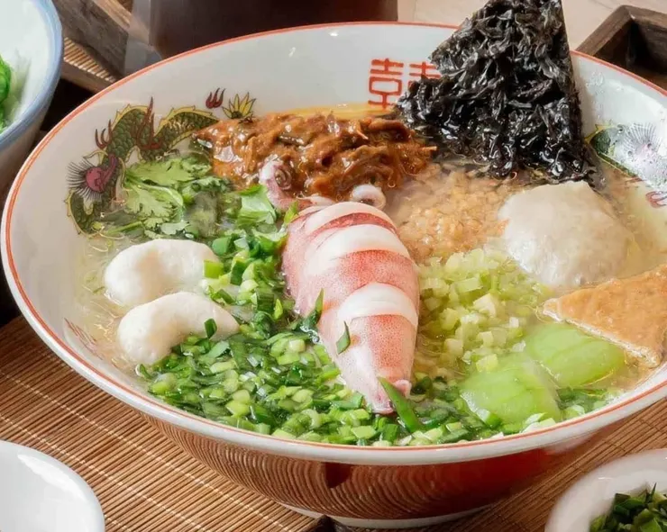 圖說：澎發號雞湯小卷米粉，鮮甜滋味讓人一吃上癮。（圖/ 澎發號）