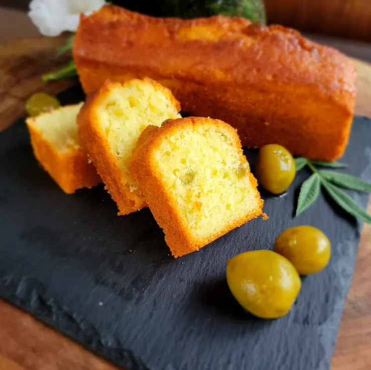 運用釀造梅酒後的梅渣，研發出風格獨特的梅子磅蛋糕。