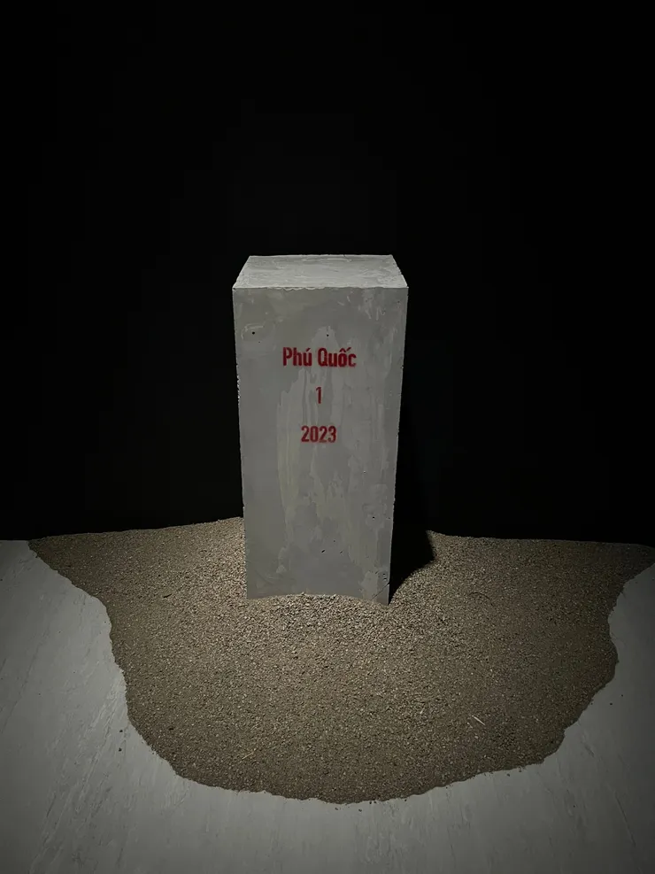 《富國島》展間開頭的一號界碑