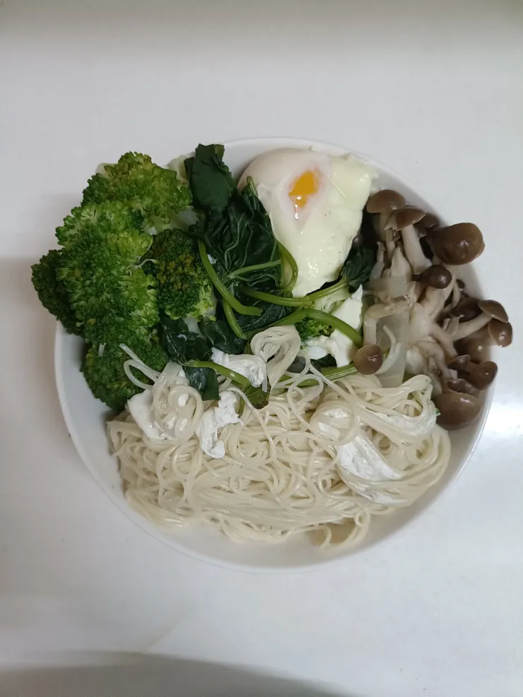 天冷，為自己煮一碗麵