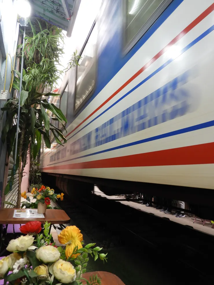 超近距離看火車