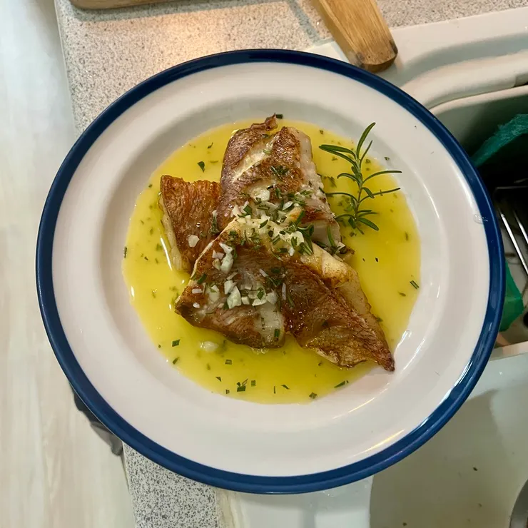 另一種做法，上面碎碎綠綠的是切碎的迷迭香