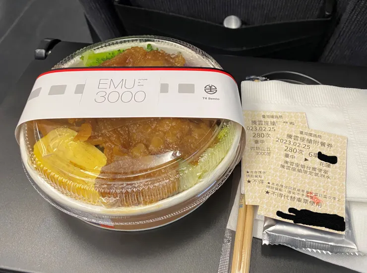 台鐵便當 + 氣泡水