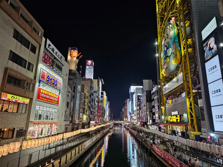 道頓堀，周圍盡是知名景點