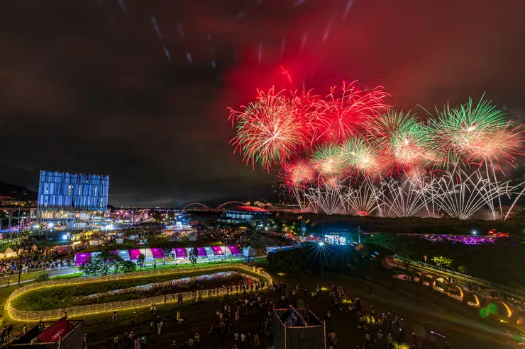 [閃耀新北O起來]精彩煙火演出