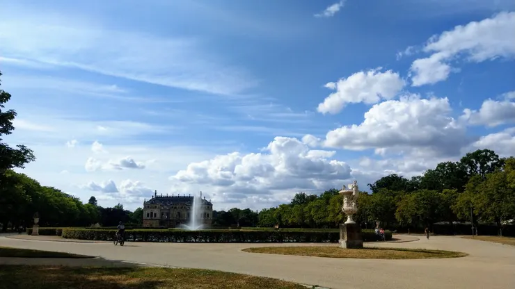 公園中心：「夏宮」（Sommerpalais ）