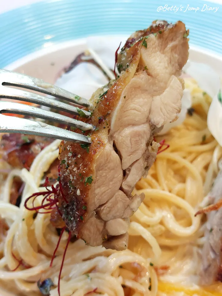 ▲龍潭「野薑花與貓」庭園餐廳/ 圖片來源:Betty's Jump Diary