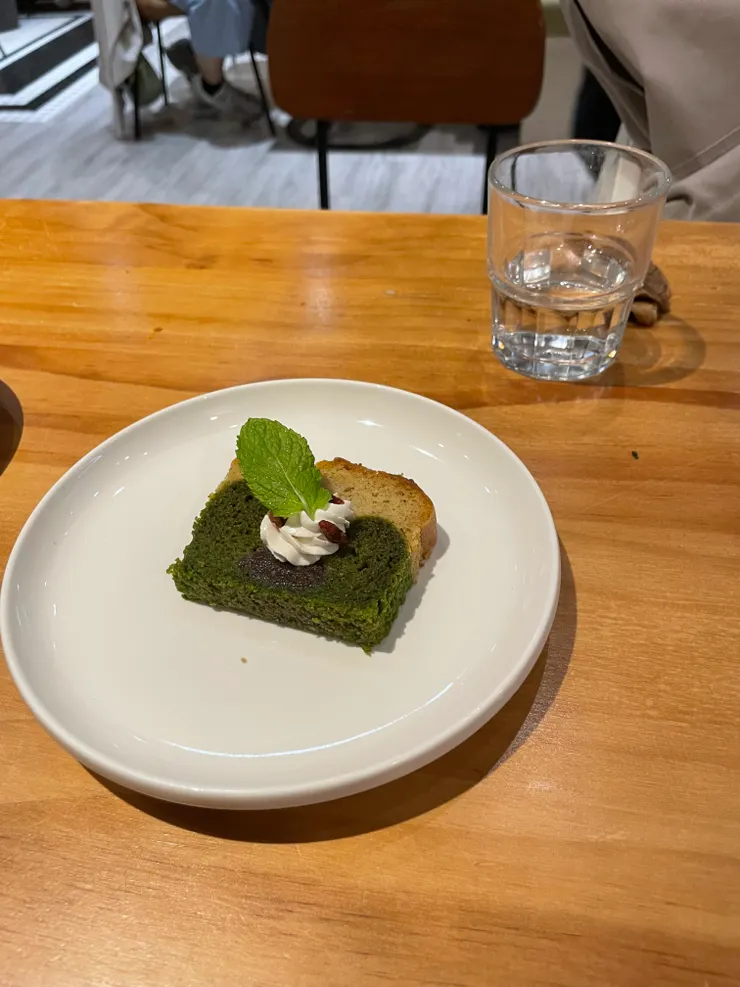 店家贈送的磅蛋糕