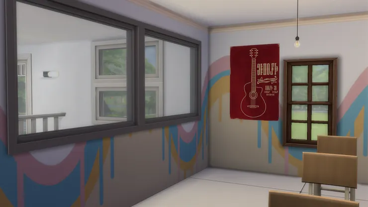 其實以前這些面向走廊的大窗是用來通風，但現在每個課室都有冷氣便失去了這個作用。