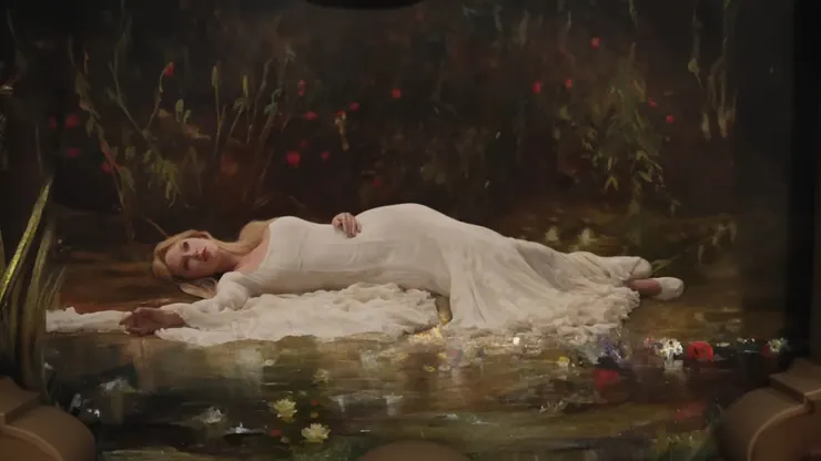 這個畫面我也很像 1996年版《羅密歐與茱麗葉》電影的茱麗葉