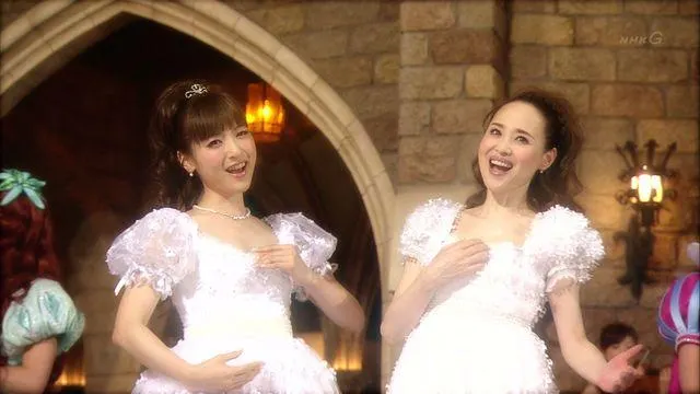 母女一起唱迪士尼動畫歌曲串燒