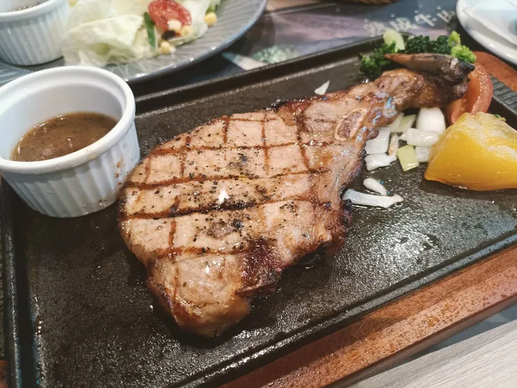 炙燒戰斧豬排